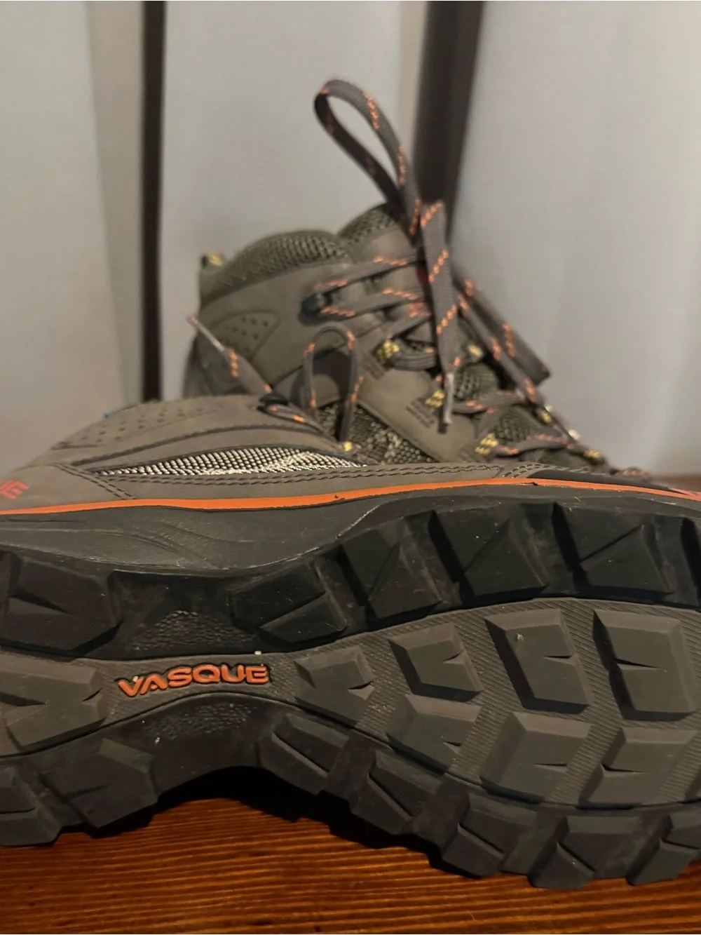 Vasque Men's Gray and Orange Trail Boots